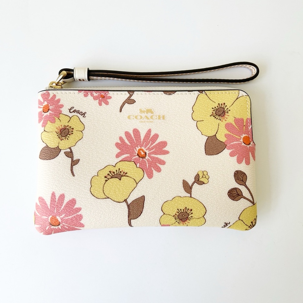 🆕 Coach Corner Zip Wristlet with Floral Cluster Print CH647